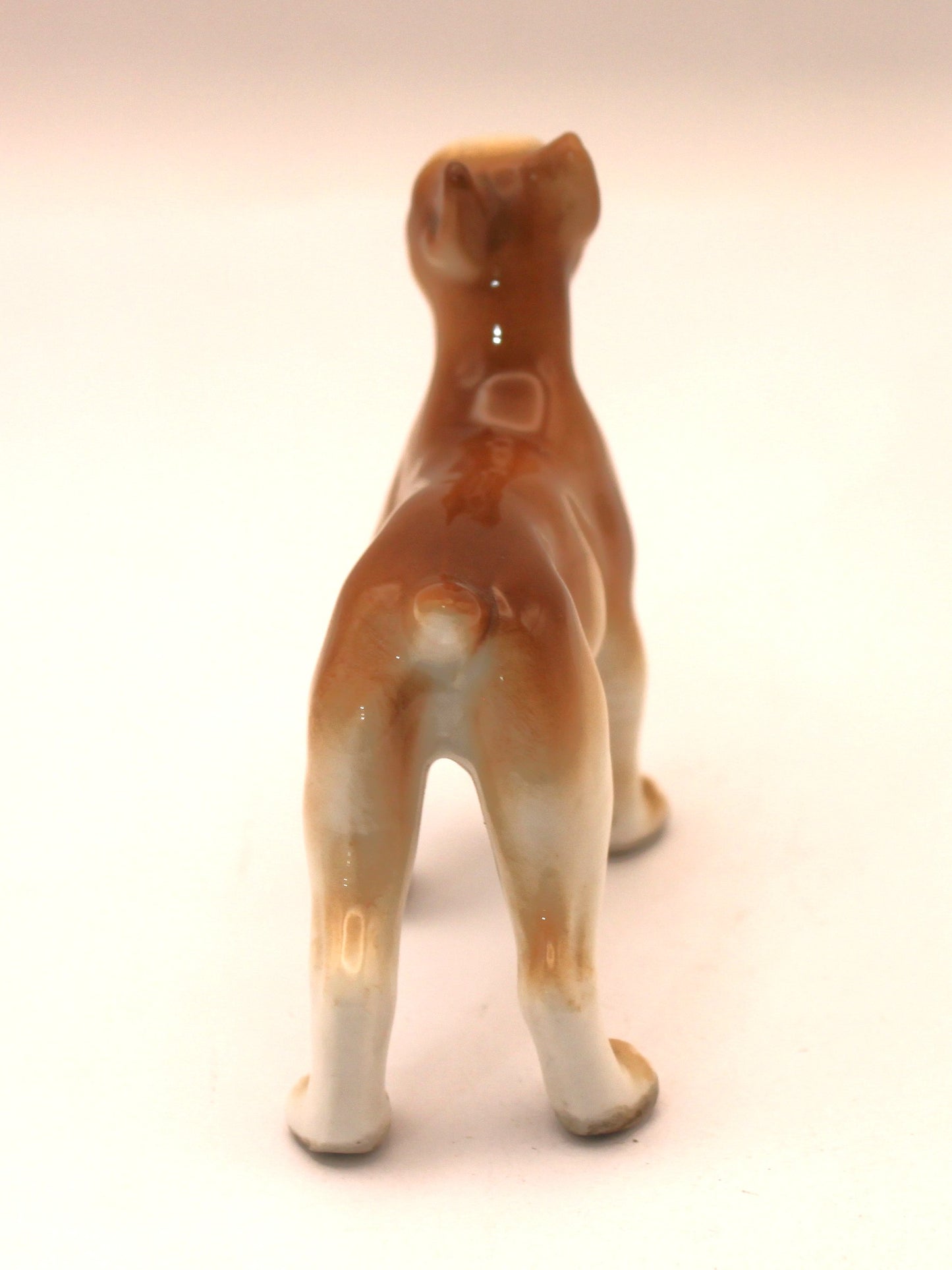 Bóxer de porcelana en miniatura (escultura)