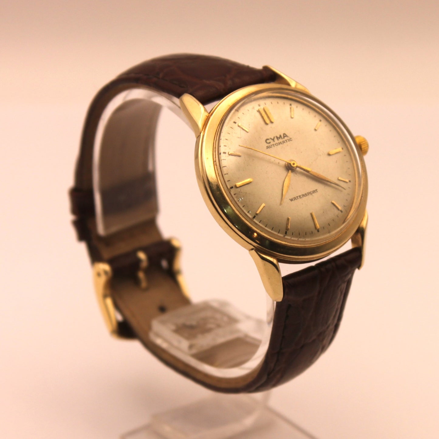 Reloj de pulsera Cyma Watersport en oro