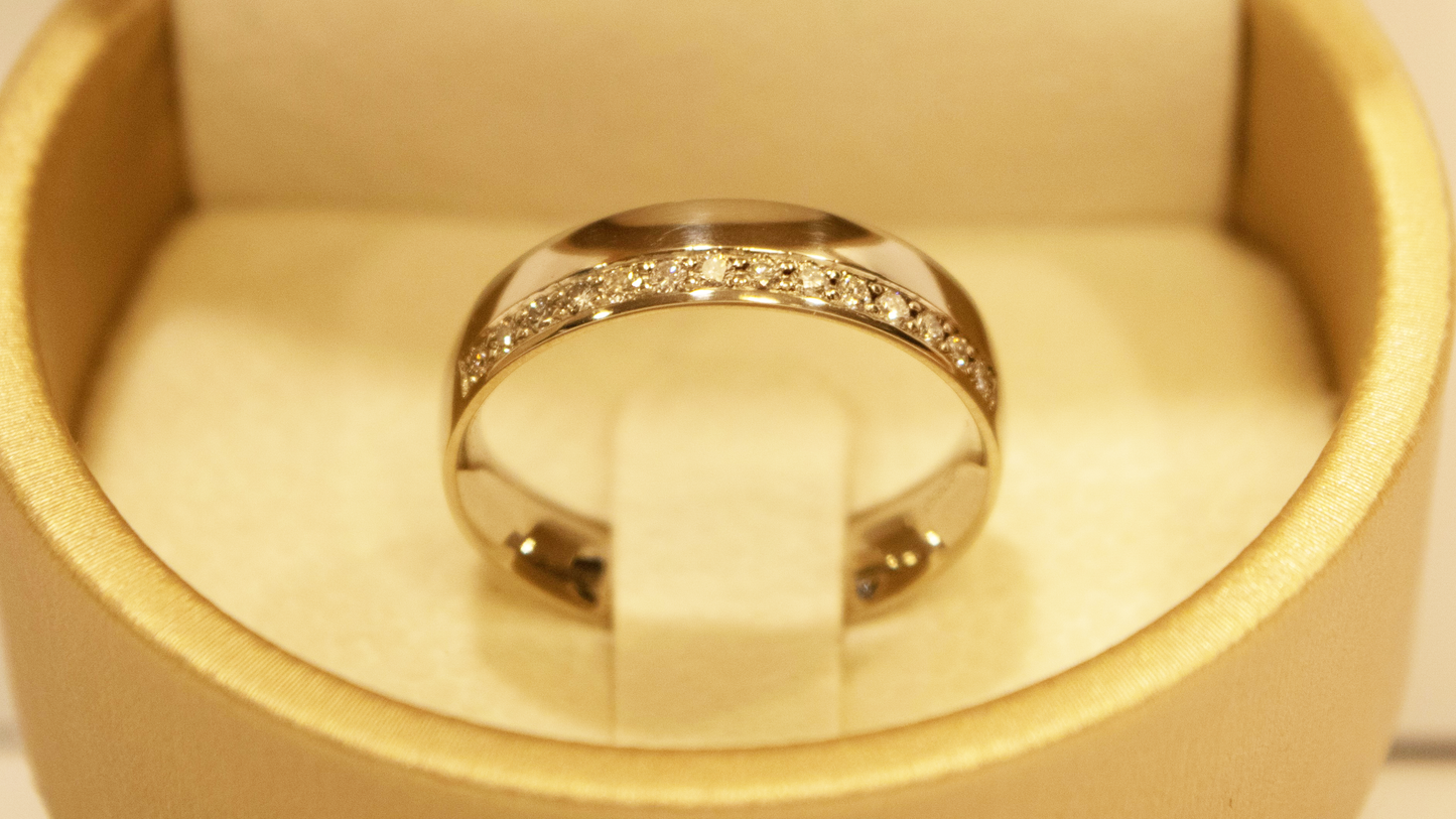 Anillo de diamantes sobre paladio de 950 milésimas