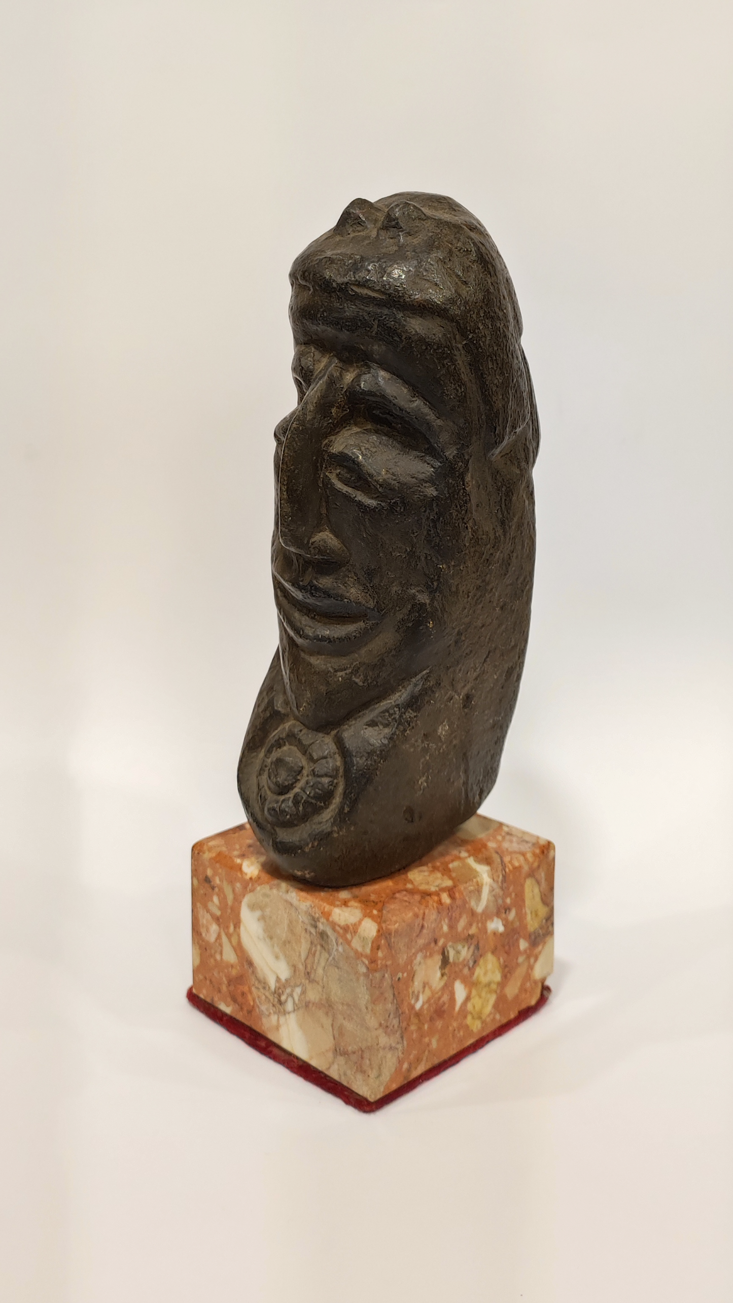 Cabeza de piedra (escultura polinesia)
