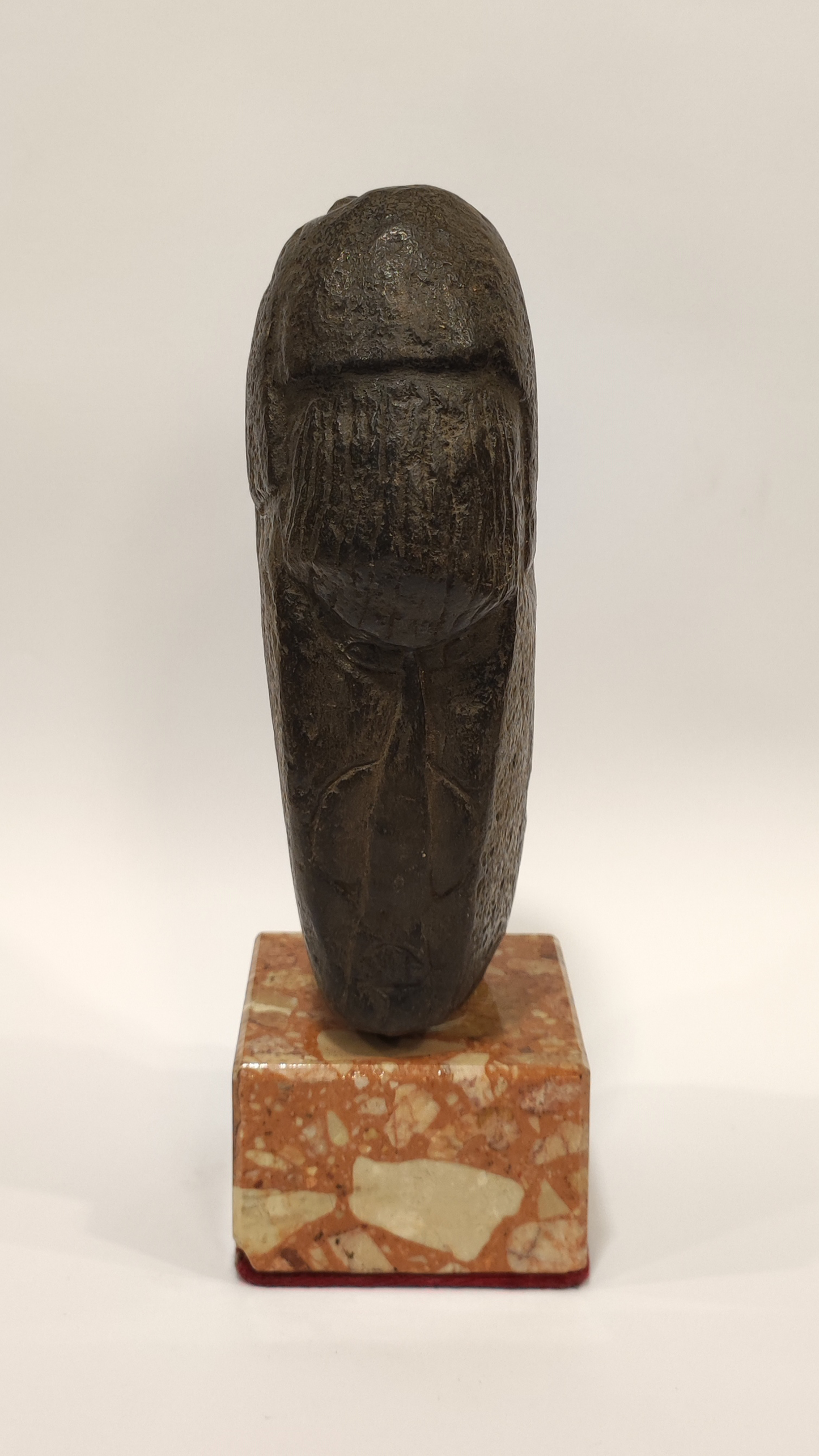 Cabeza de piedra (escultura polinesia)