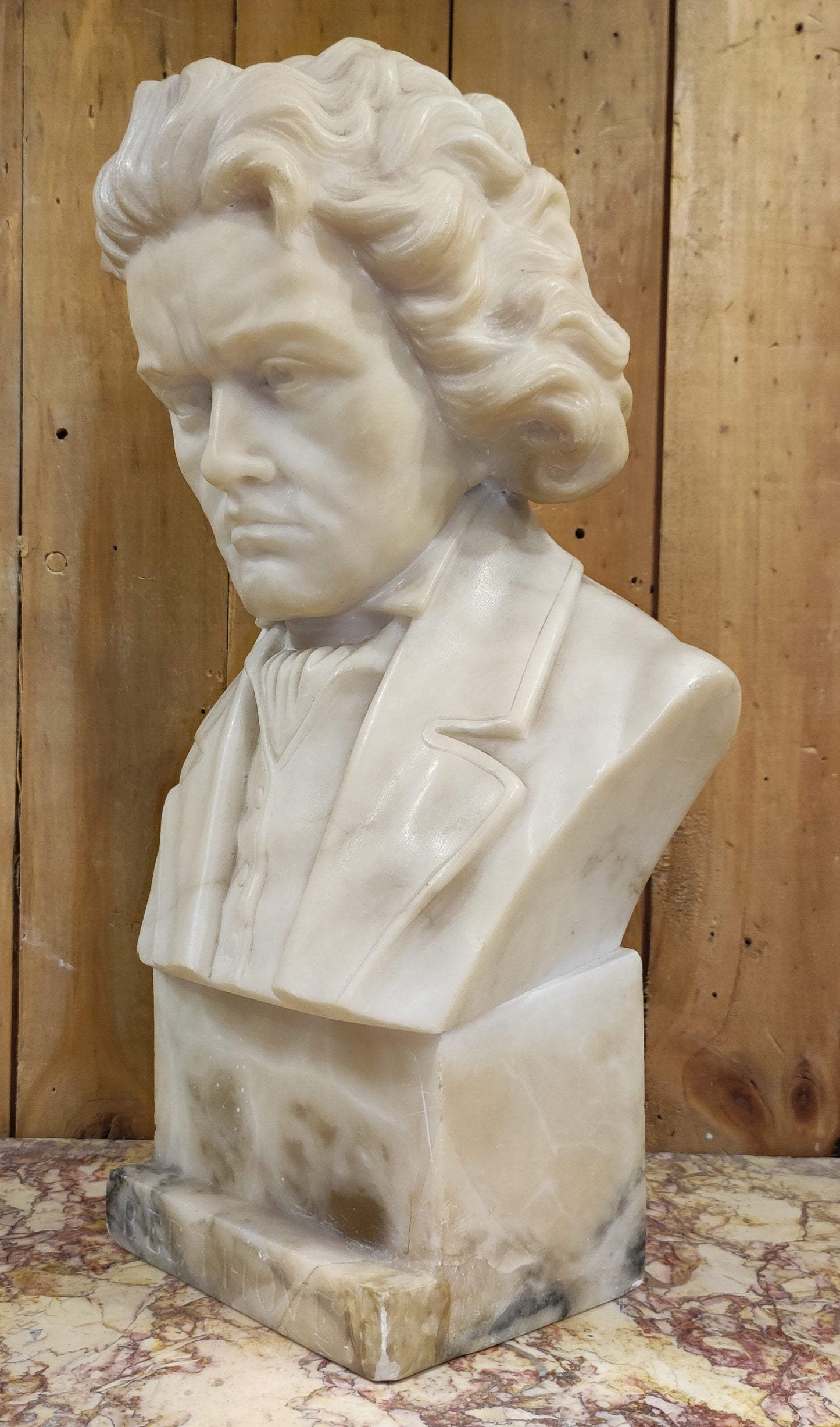 Busto de Beethoven en mármol (escultura)