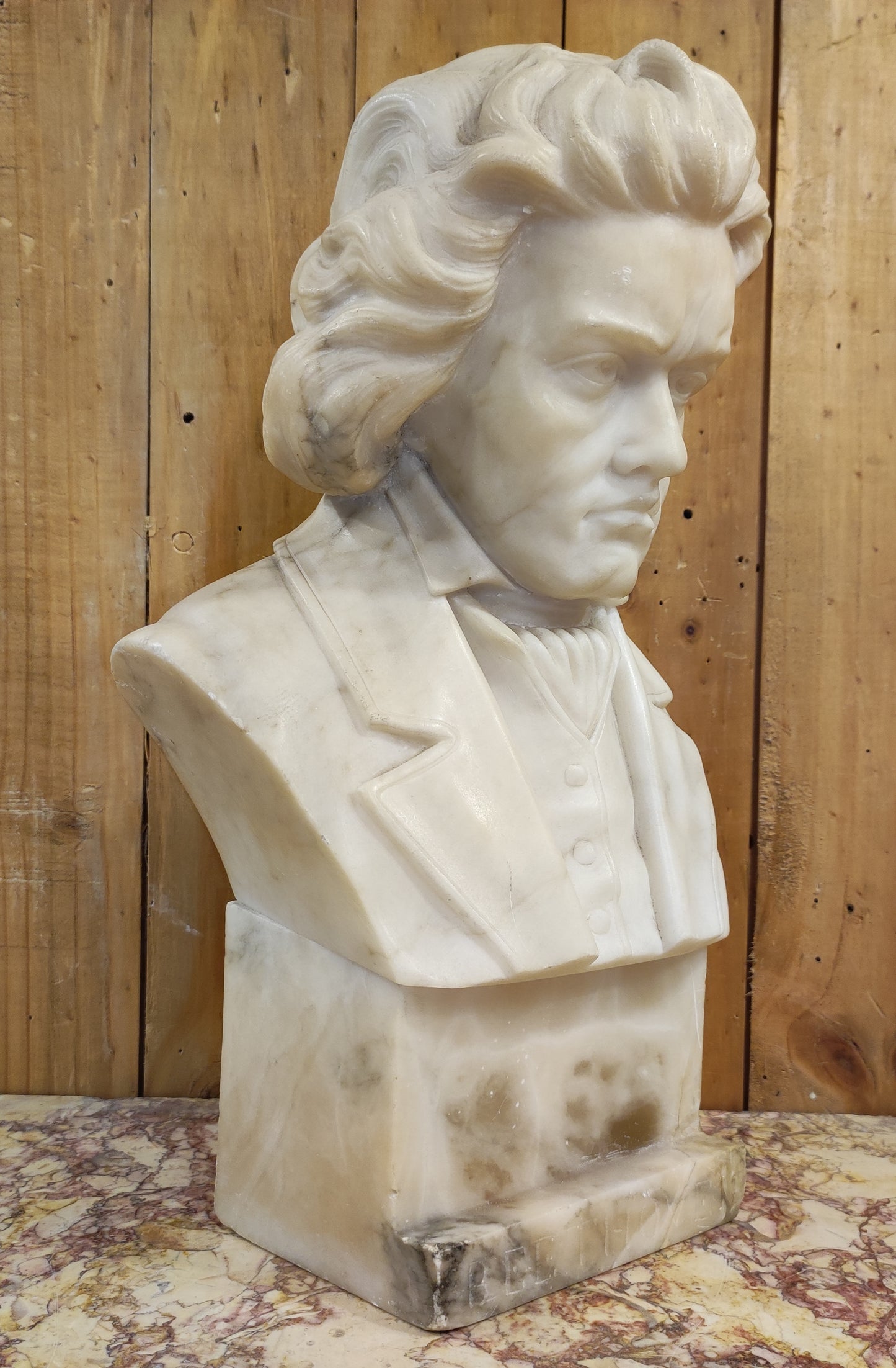 Busto de Beethoven en mármol (escultura)