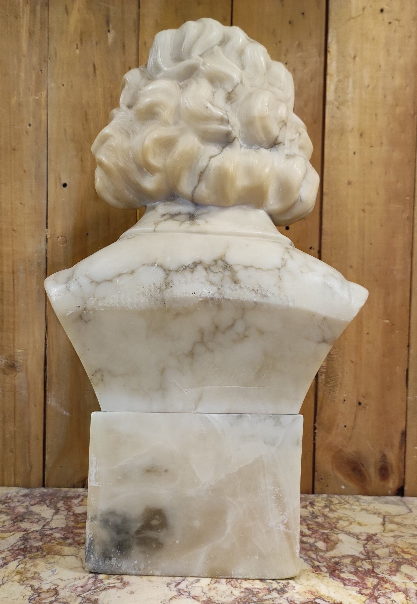 Busto de Beethoven en mármol (escultura)