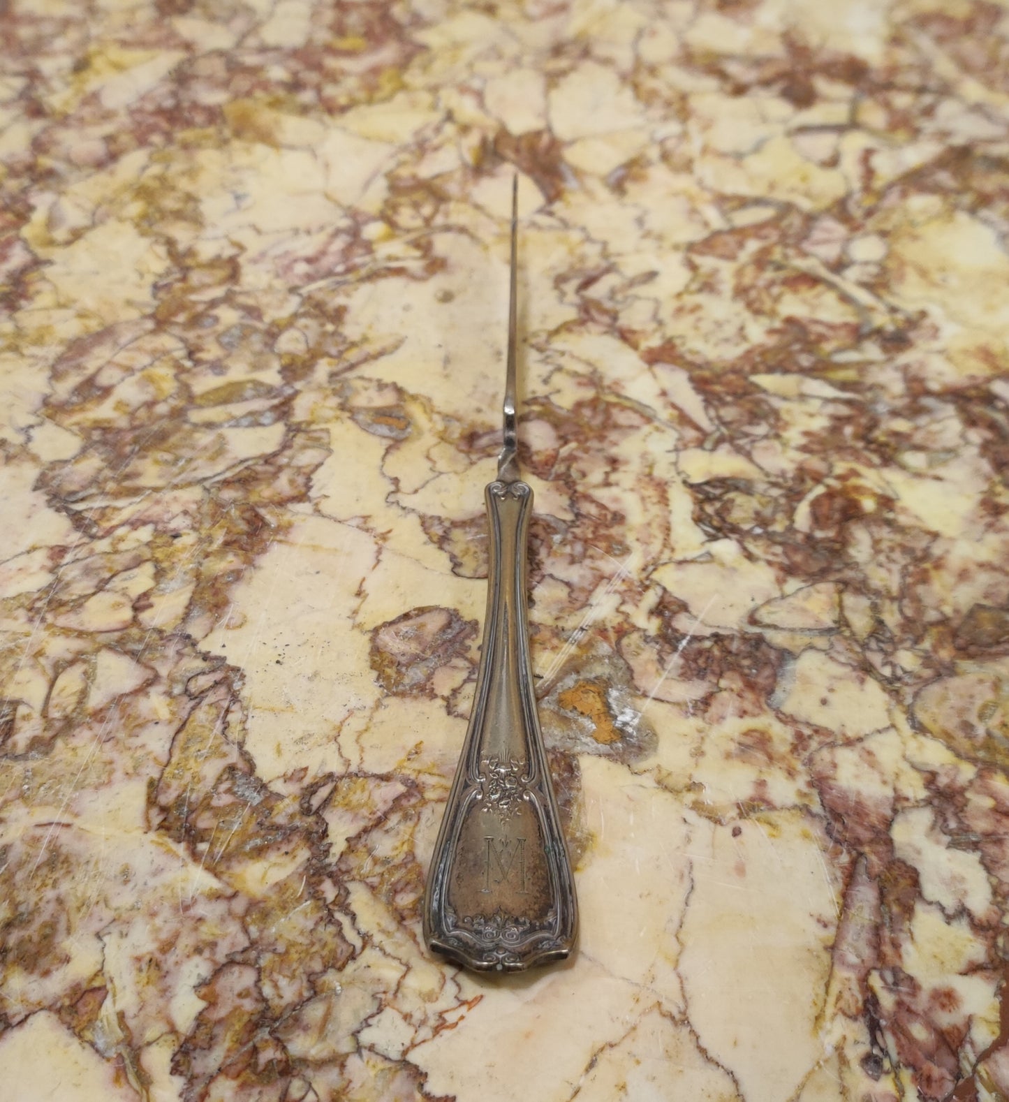 Mantequillera antigua con cuchillo