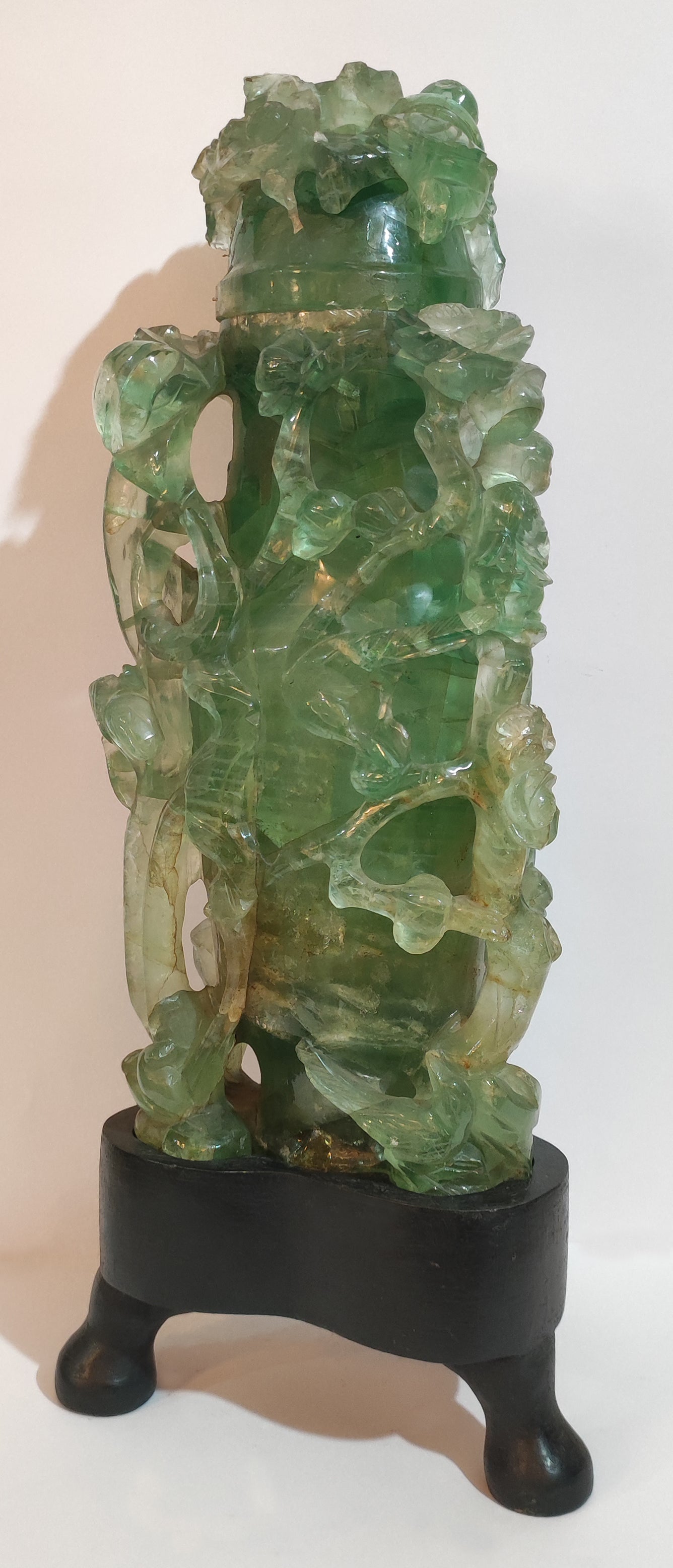 Botella de jade tallado