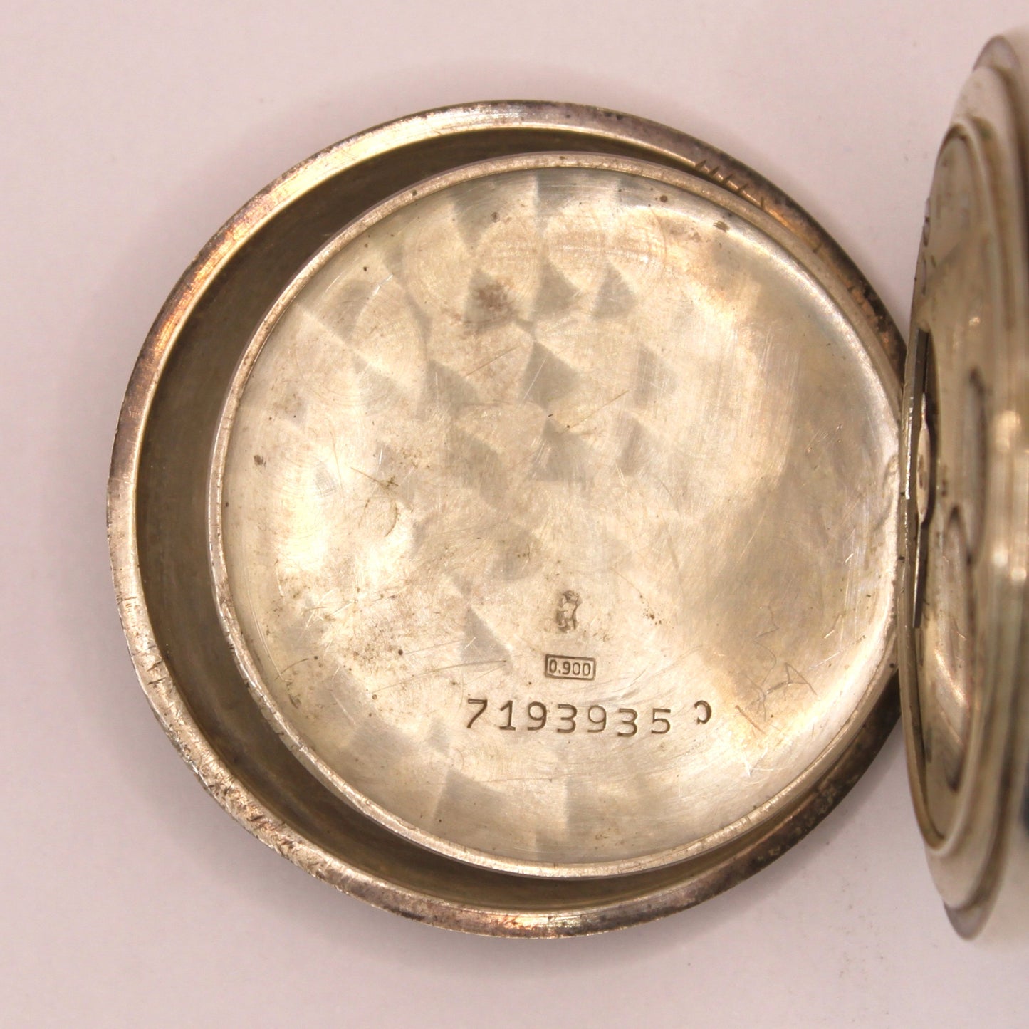 Reloj de bolsillo Omega en plata con su caja