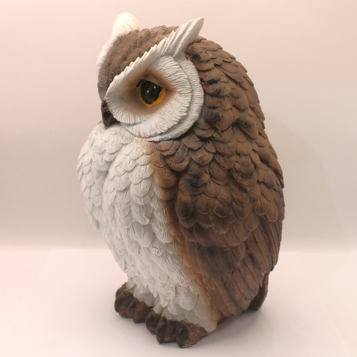 Búho en resina (escultura)