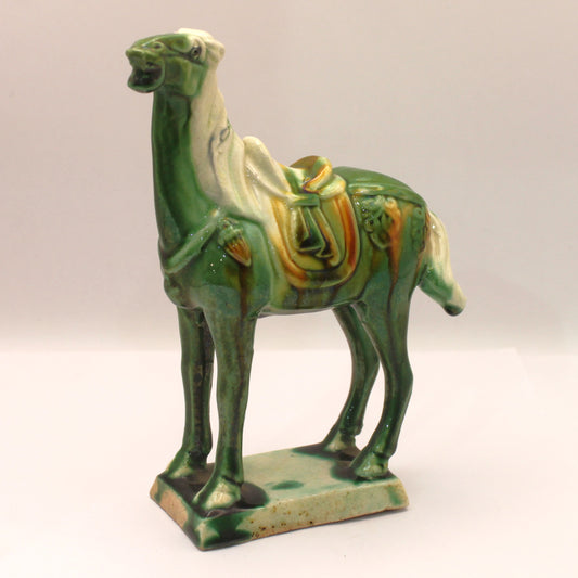 Caballo chino en cerámica (escultura)