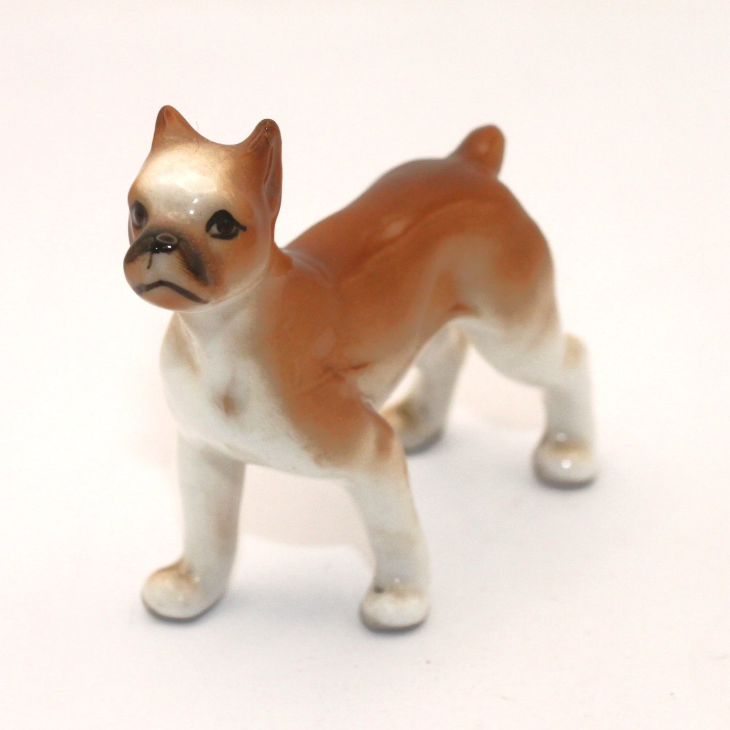 Bóxer de porcelana en miniatura (escultura)