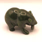 Osito salmonero en jade verde tallado (figura)
