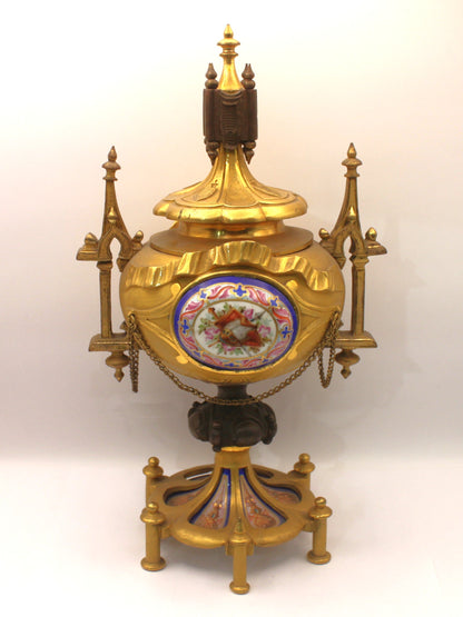 Cassolette neogótica de bronce dorado y porcelana esmaltada