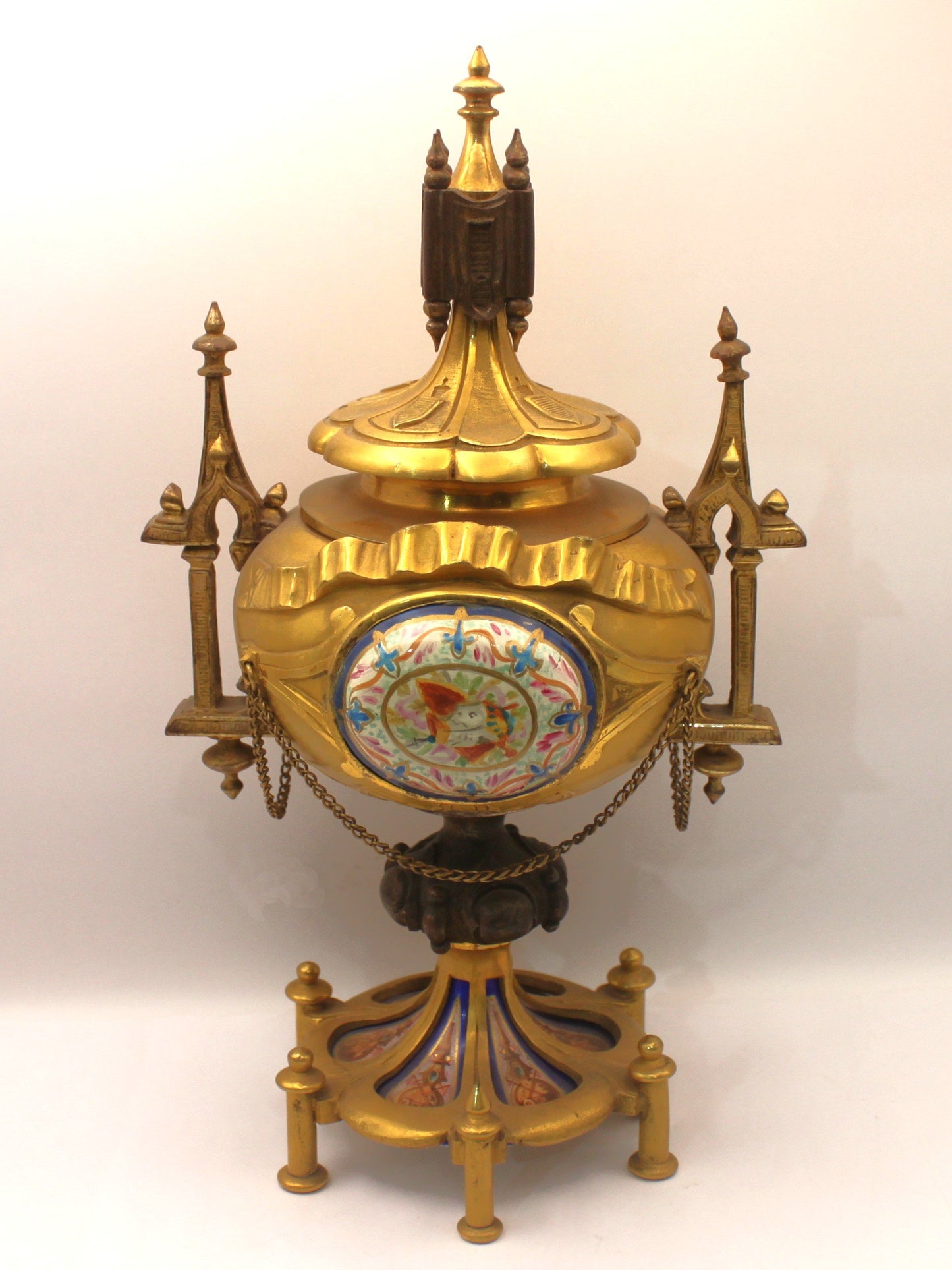 Cassolette neogótica de bronce dorado y porcelana esmaltada