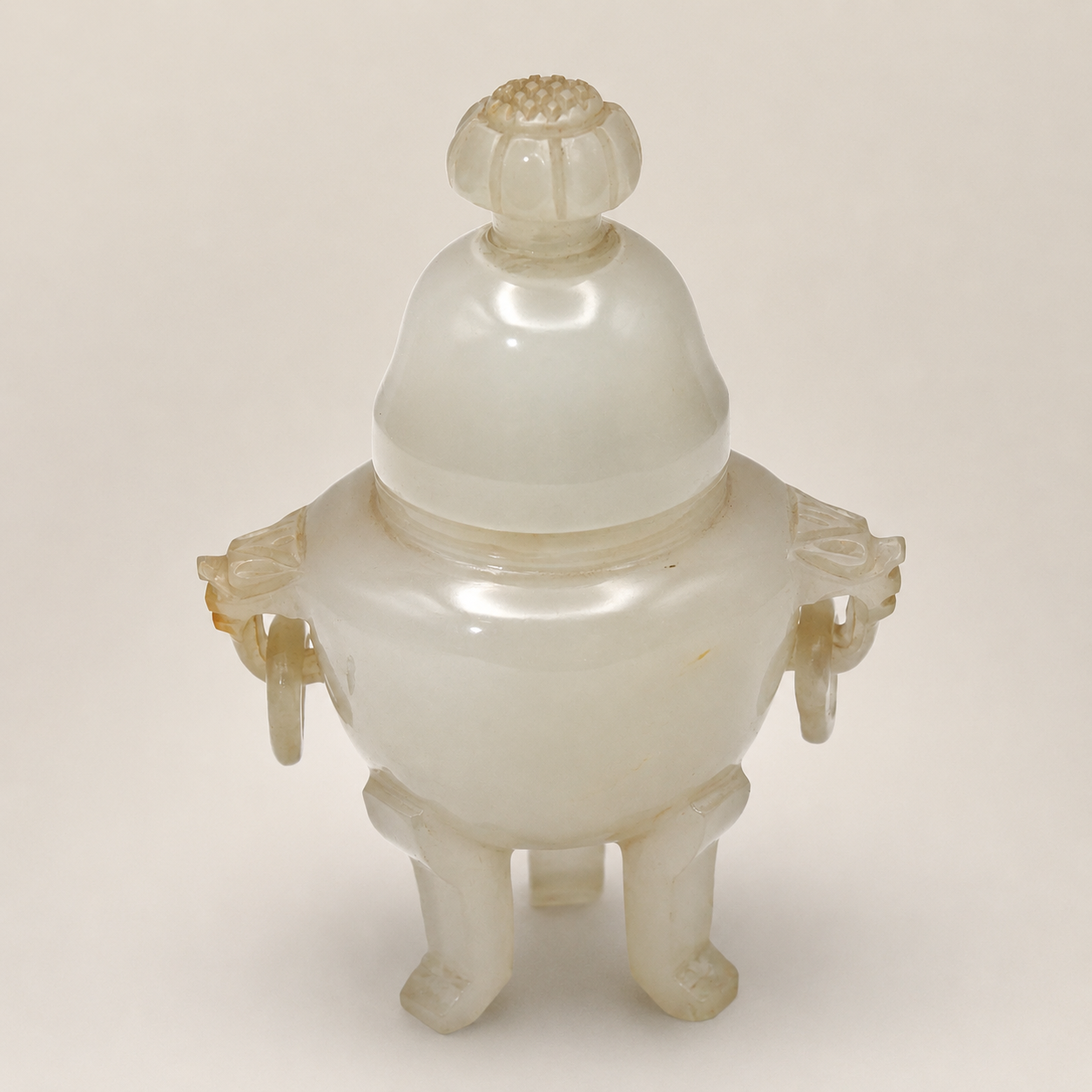 Urna china de jade nefrita blanco tallado