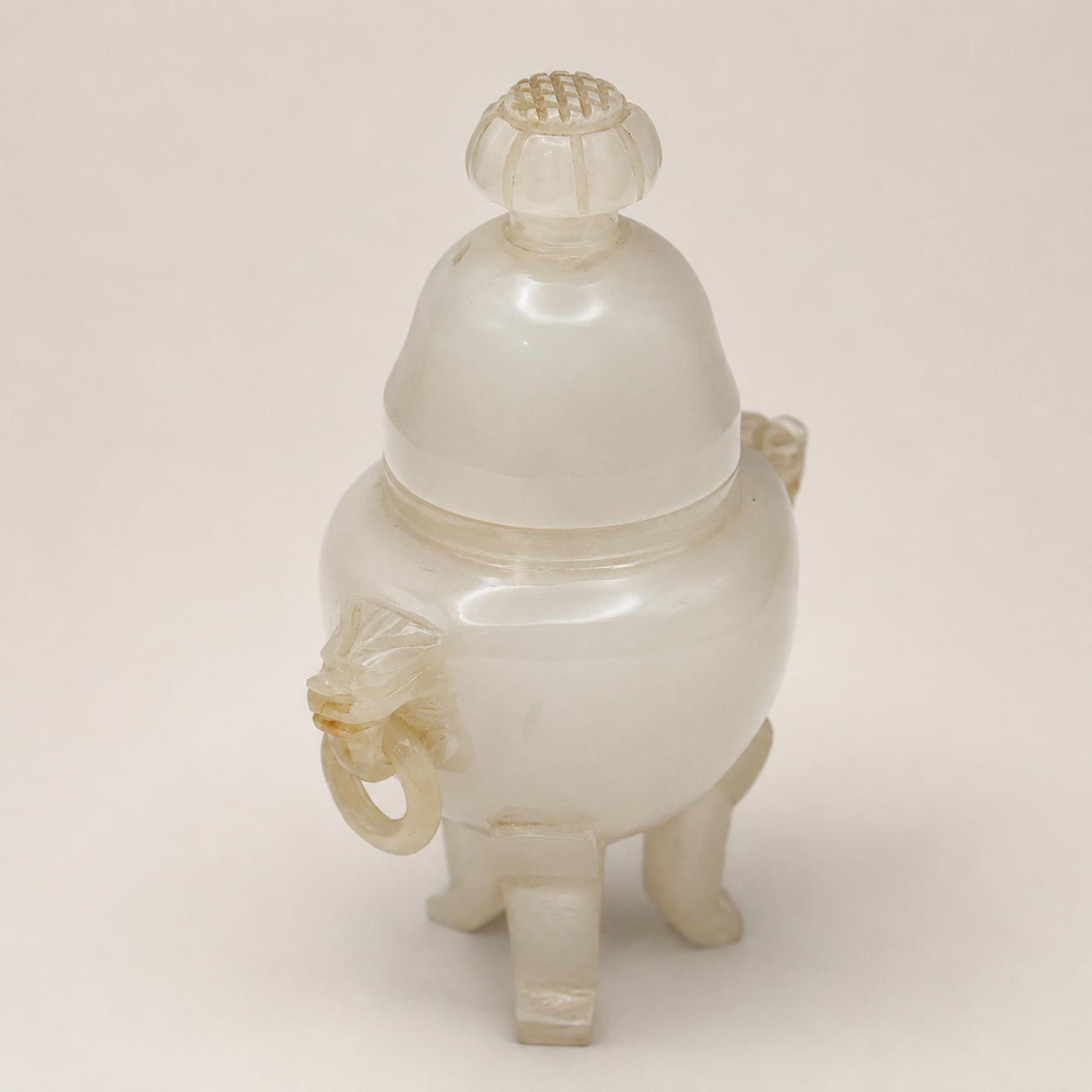 Urna china de jade nefrita blanco tallado