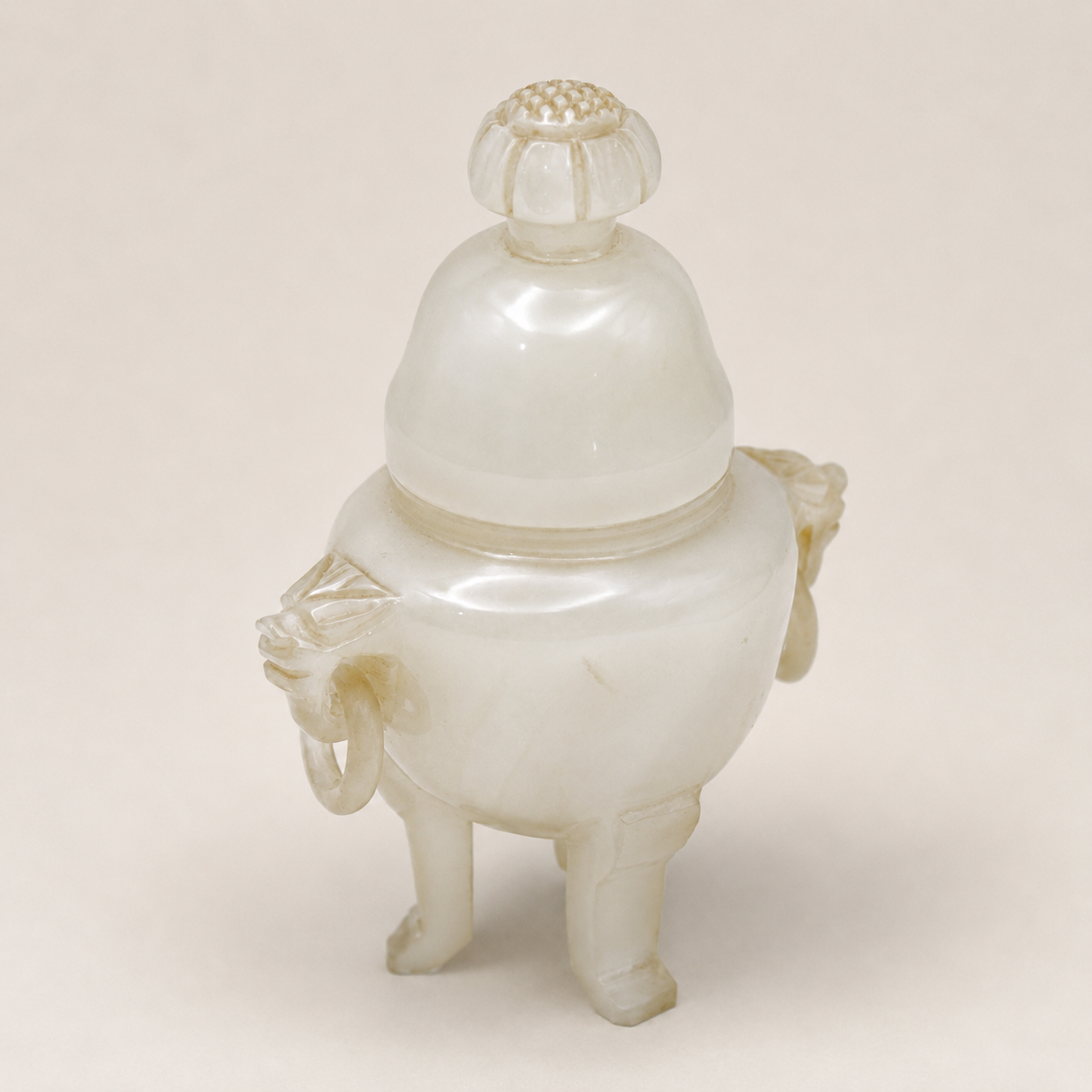 Urna china de jade nefrita blanco tallado