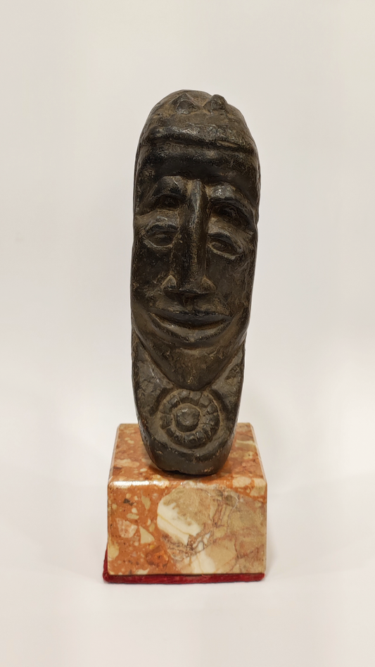 Cabeza de piedra (escultura polinesia)