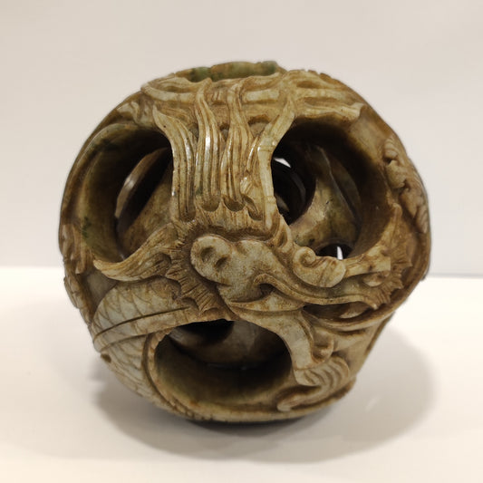 Bola de Cantón en jade (escultura)