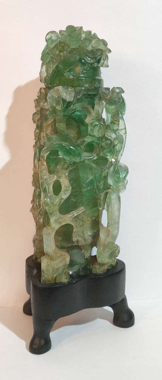 Botella de jade tallado